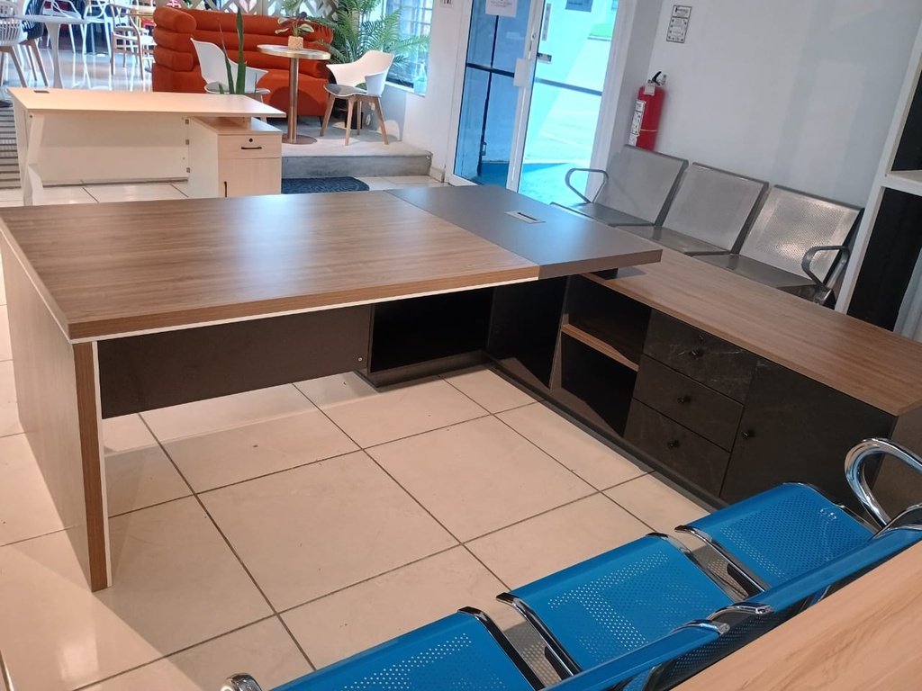 ESCRITORIO EJECUTIVO  LINKEDIN #2 CAFÉ Y GRIS(2.40x2.00x0.75M) (MB)