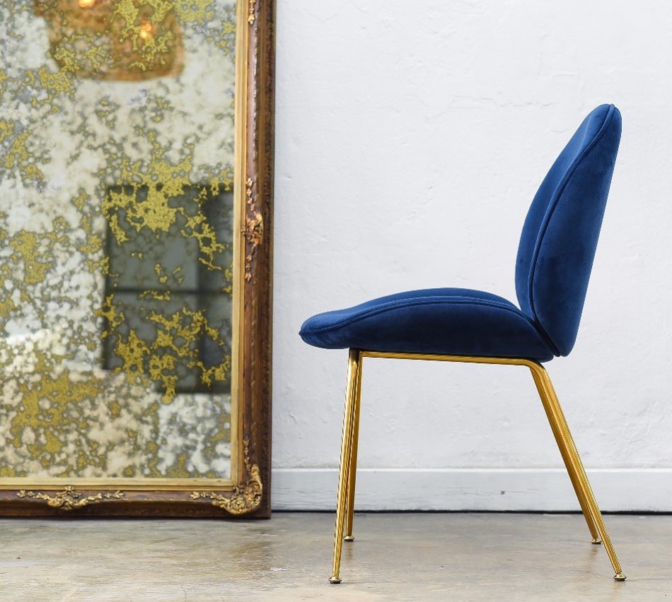 SILLA NARA AZUL CON PATAS DORADAS 5.jpg
