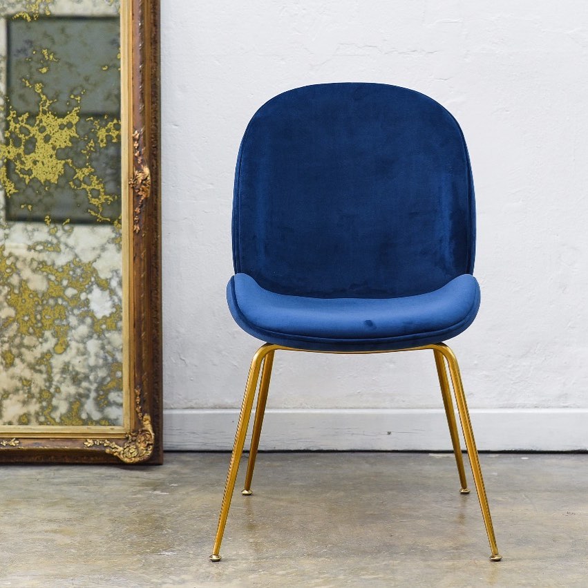 SILLA NARA AZUL CON PATAS DORADAS 3.jpg
