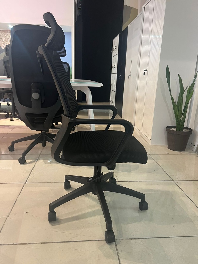 SILLA DE OFICINA 815A CON CABECERA NEGRA(59×42×57CM)